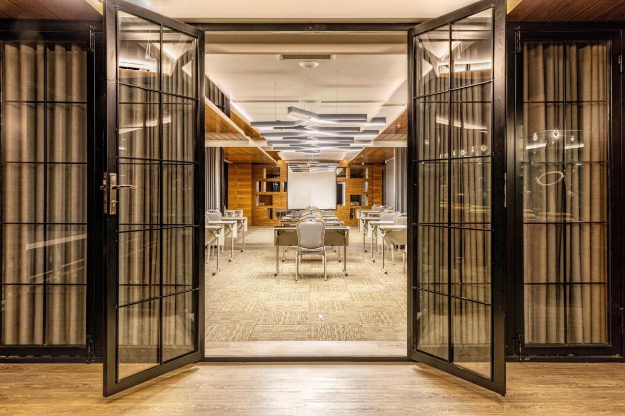 Park Dedeman אסקיסהיר מראה חיצוני תמונה The Library at The Standard East Village