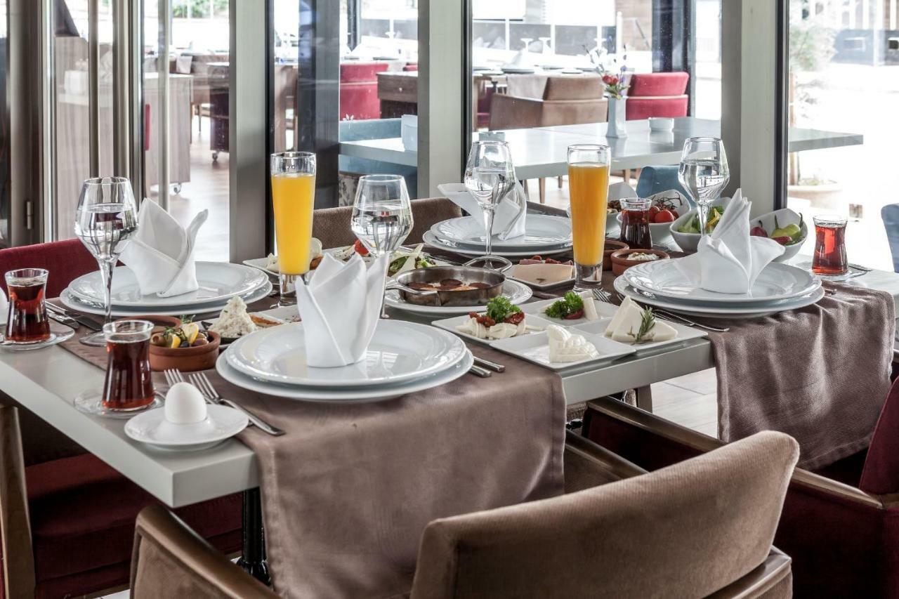 Park Dedeman אסקיסהיר מראה חיצוני תמונה A table set for a meal
